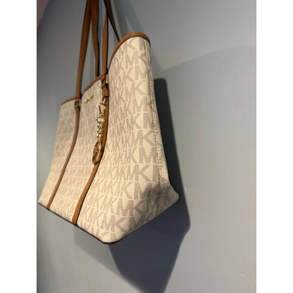 Michael Kors Jet Set Signature PVC Tote Bag – Vanilla / Acorn - Picture 2 of 6